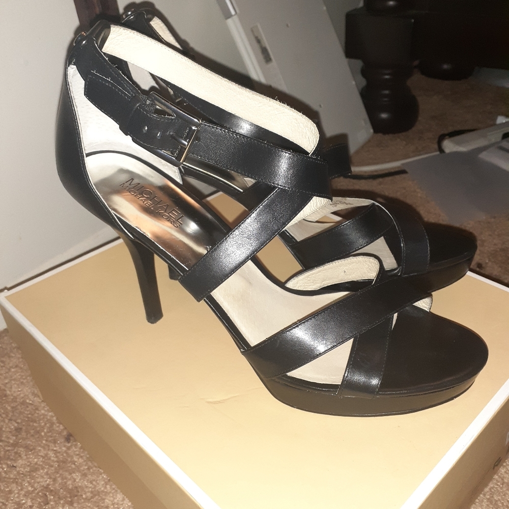 Micheal Kors Leather sandals